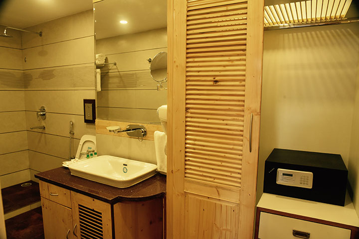 Enjoy wine in your room